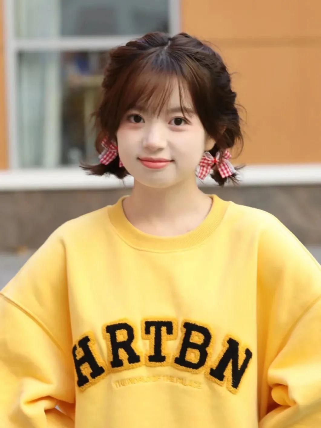 今年别再披头散发了三款减龄发型,秋冬季更适合有氛围感的发型