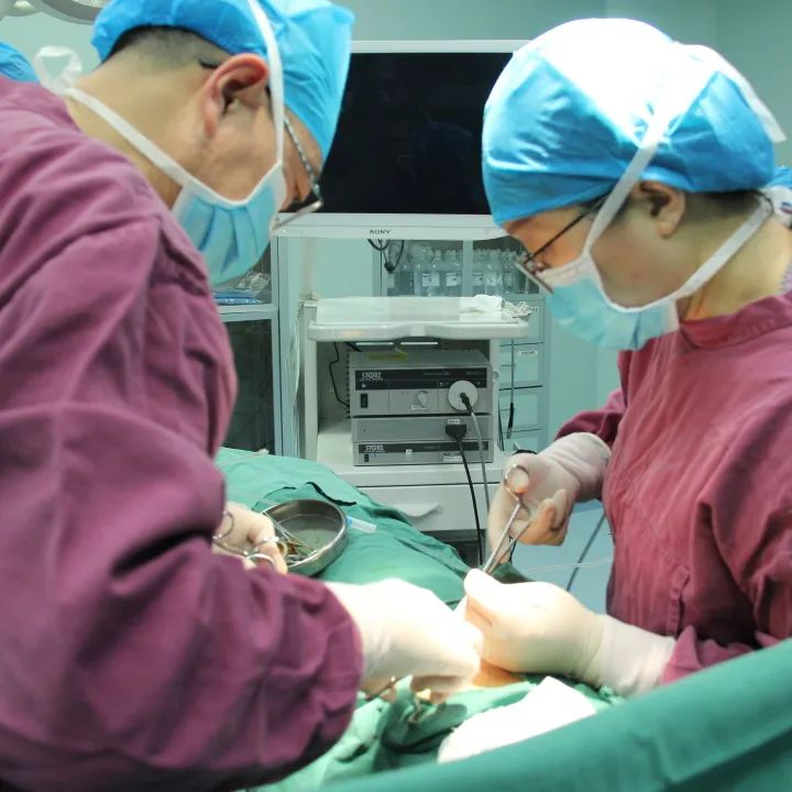 “术过无痕”,一个小孔解决孩子大问题