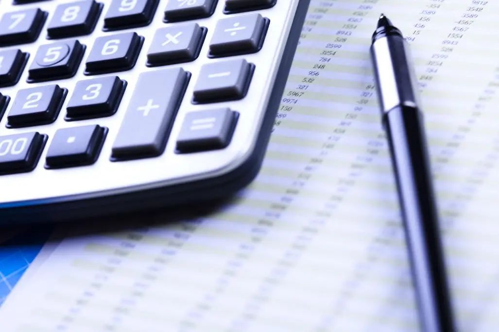 奇信股份沉浮录：叶氏家族跌落胡润百富榜，入主国资浮亏近8亿