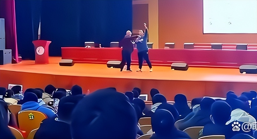 有5条理由说明抢话筒的同学是优秀的！