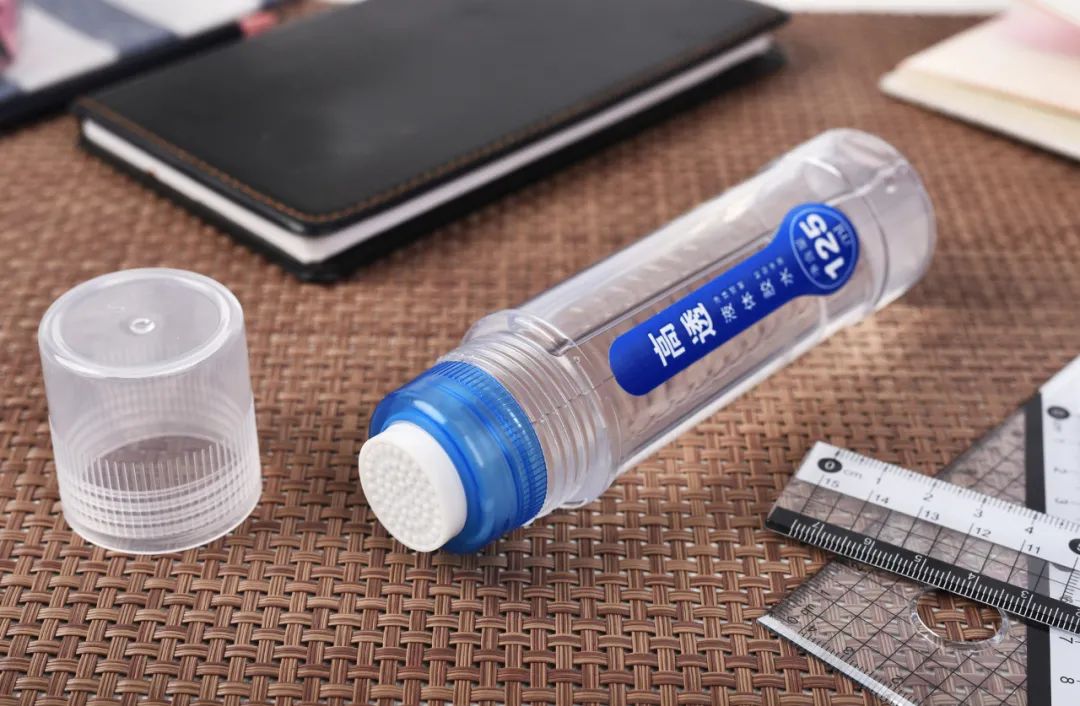 手上沾了502胶水可以用醋解决吗,手上粘着502胶水不及时处理没事吧