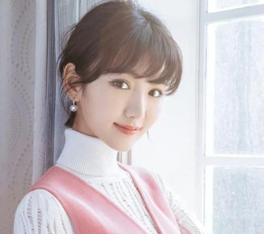 毛晓彤：曾经被父亲抛弃扔垃圾桶，成名后父亲索要5000万赡养费