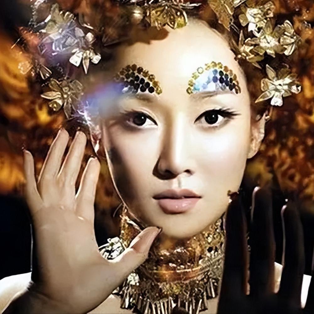 萨顶顶假唱话筒拿反是哪年,萨顶顶假唱话筒拿反作何回应