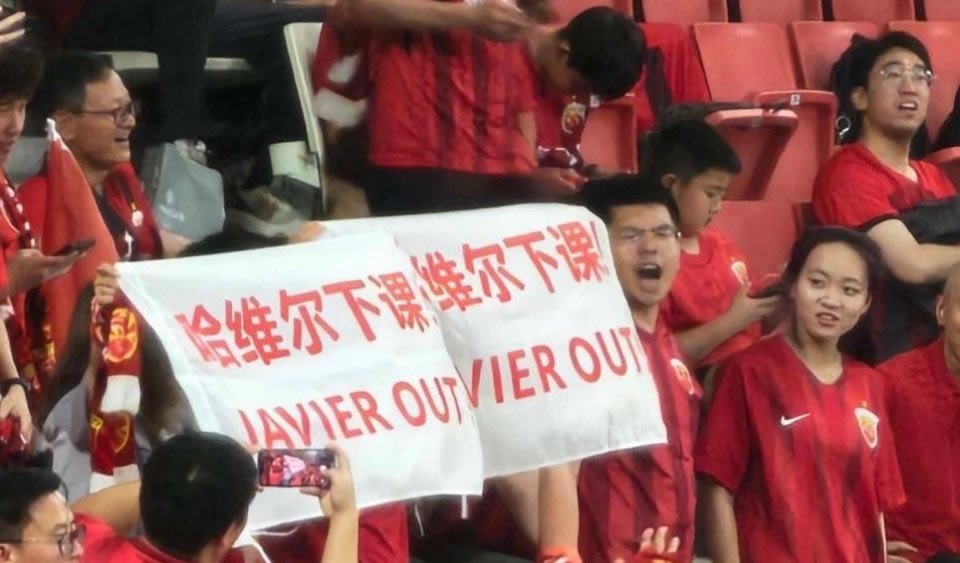 活久见!中超领头羊主帅被喊下课,媒体人:上港愧对后恒大时代