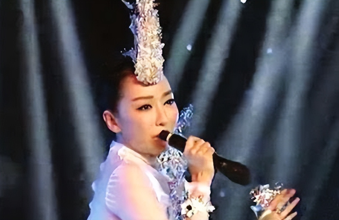 娱乐圈还有哪些假臀假肌肉,假臀假肌肉假肩膀的明星们