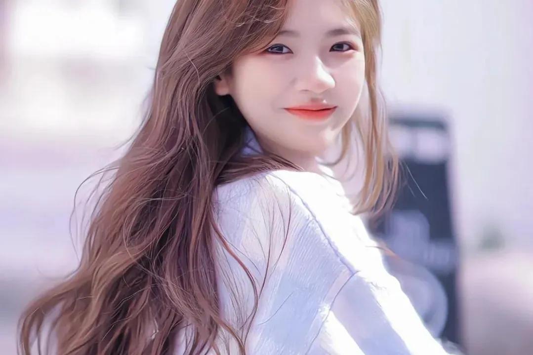 战功赫赫指挥官VS肆意天才少女《撩了偏执指挥官后我被缠疯了》