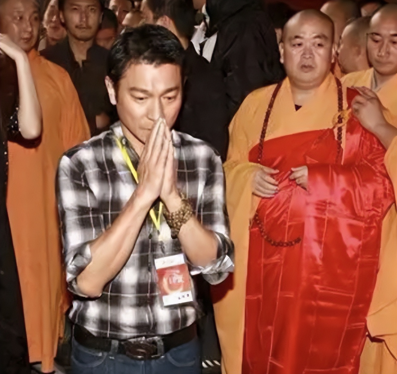 刘德华陪妻子回老家过年,刘德华陪娇妻回马来西亚过年