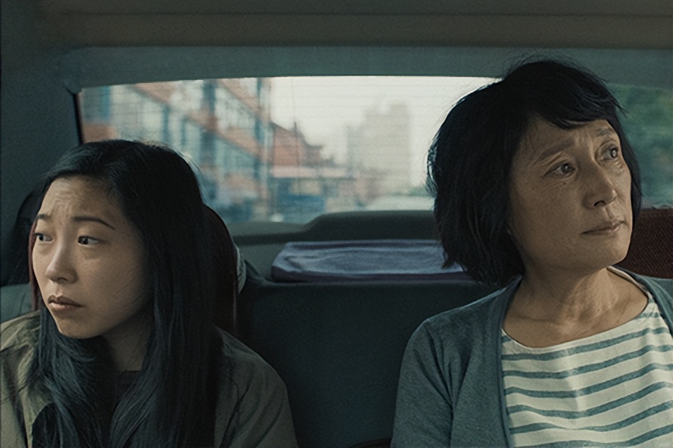 做模范干部的女儿，她没有一天不想逃