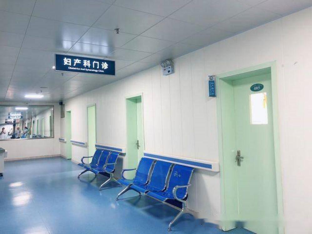 2015年，43岁母亲把子宫移植给22岁女儿，8年过去她们怎么样了？