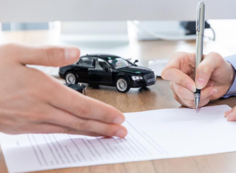 女子4s全款买车且被办理贷款,女子全款买车被8万贷款