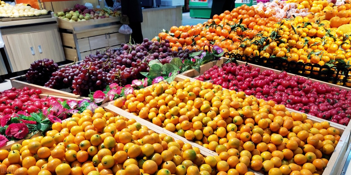 小伙卖蔬菜仅用一招一年能赚60万,农村打工小伙卖蔬菜赚钱