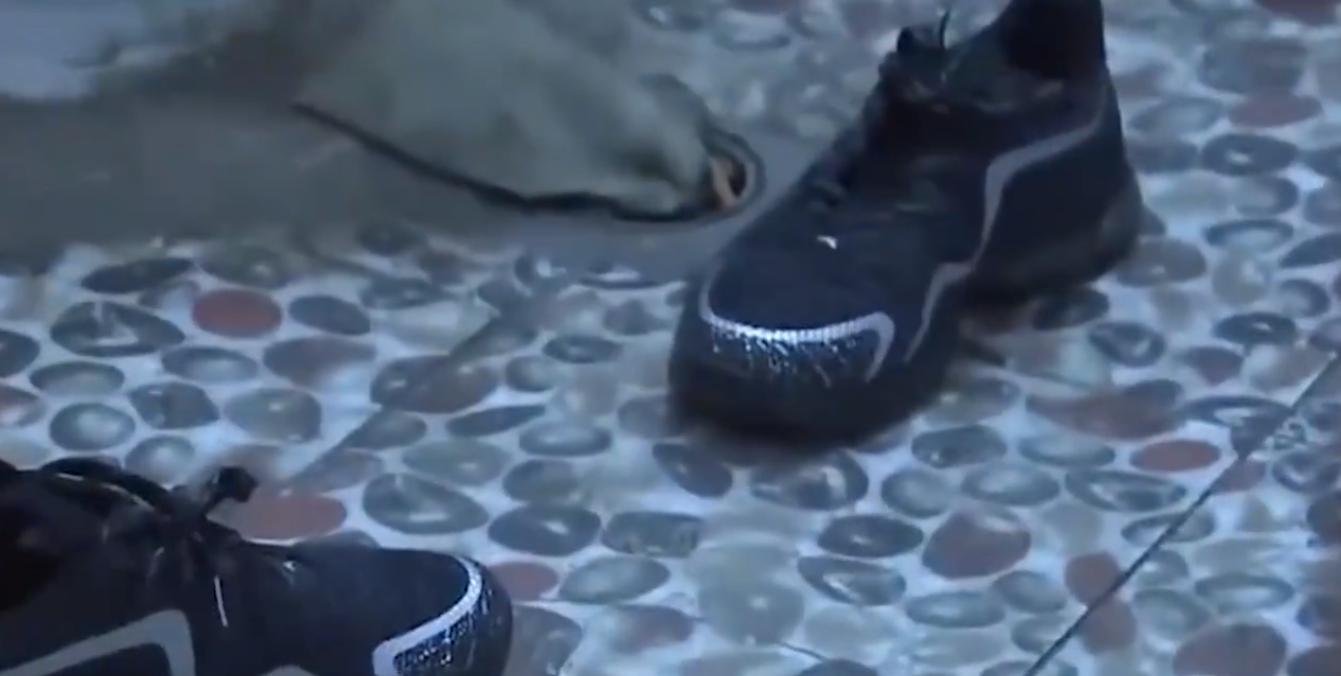 女友发朋友圈少配一张图男子报警,因女友发朋友圈三张图报警