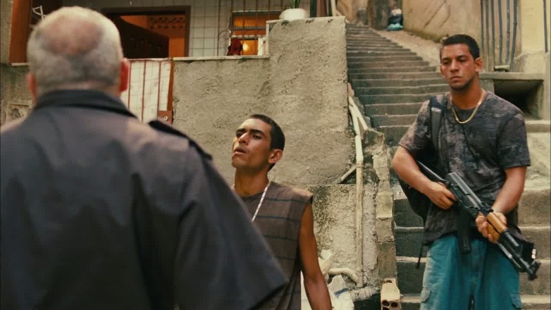 向贩毒和腐败说不！巴西以暴制暴电影《精英部队2》中出现的*器武**