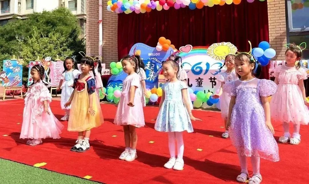 七彩童年活动环创,七彩童年庆六一活动