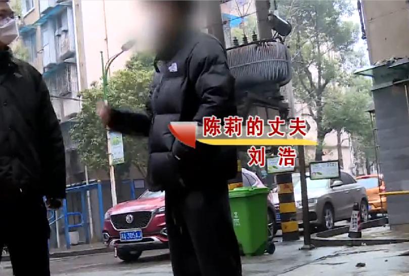 28岁女子月子期间，丈夫给人买女装写情信，男子解释：女装是我穿