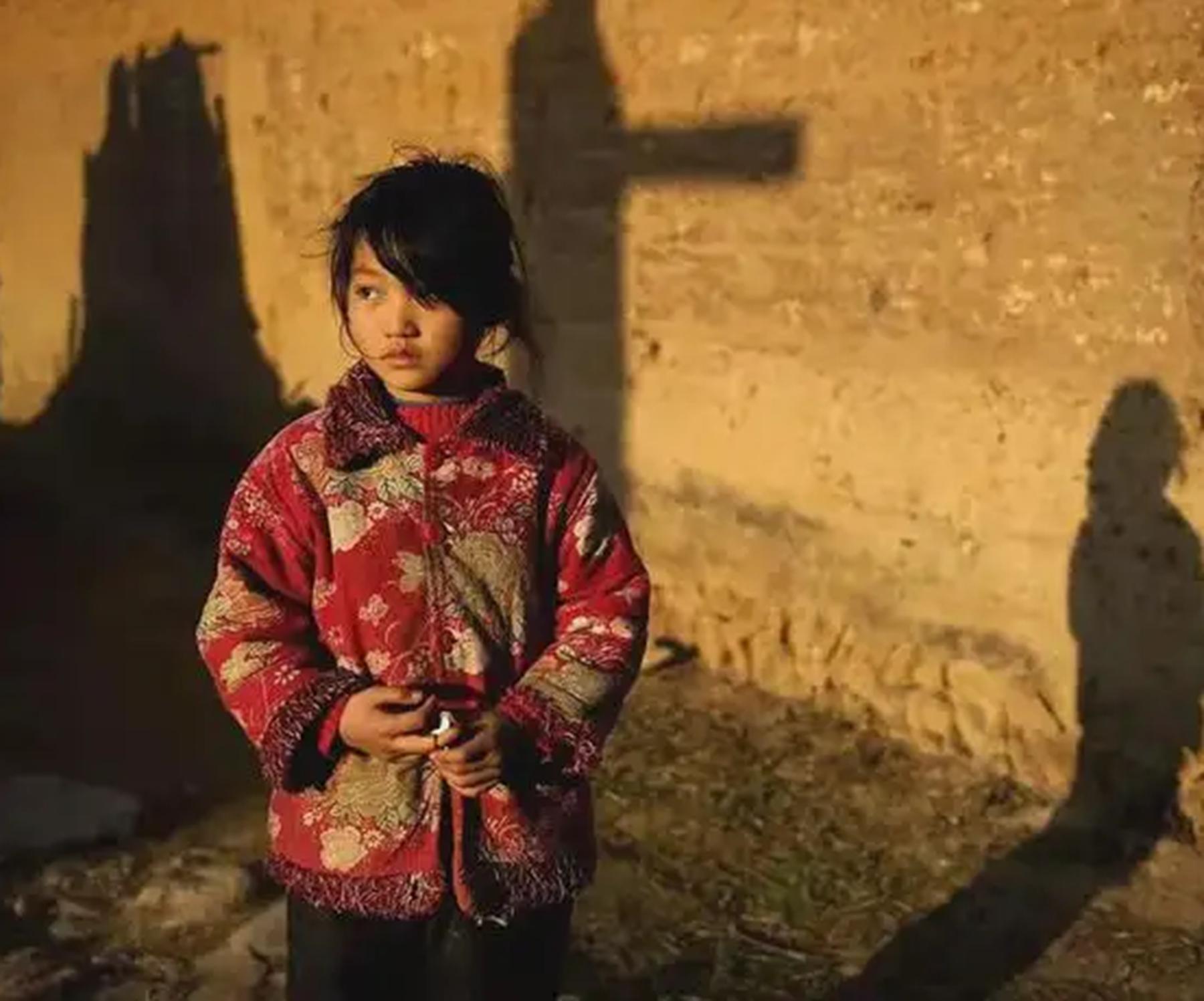 狠心癌症父亲抛弃女儿最后结局,狠心父亲抛弃妻女12年如今病危