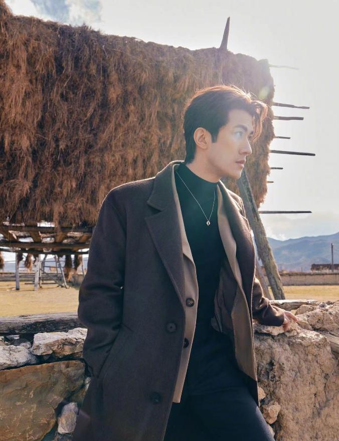 李治廷直筒裤穿搭,李治廷穿格子西装