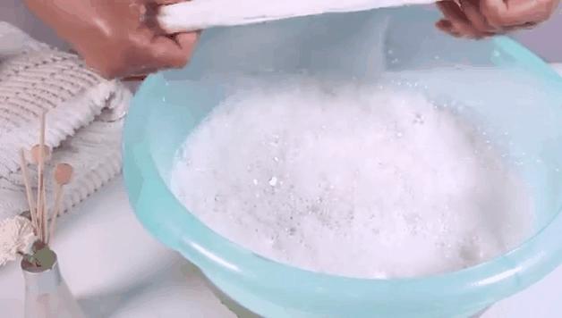 衣服上溅上油渍用什么洗,衣服上溅上油怎么洗