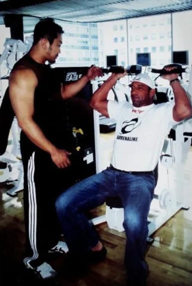 马东锡健硕身材,马东锡身材魁梧