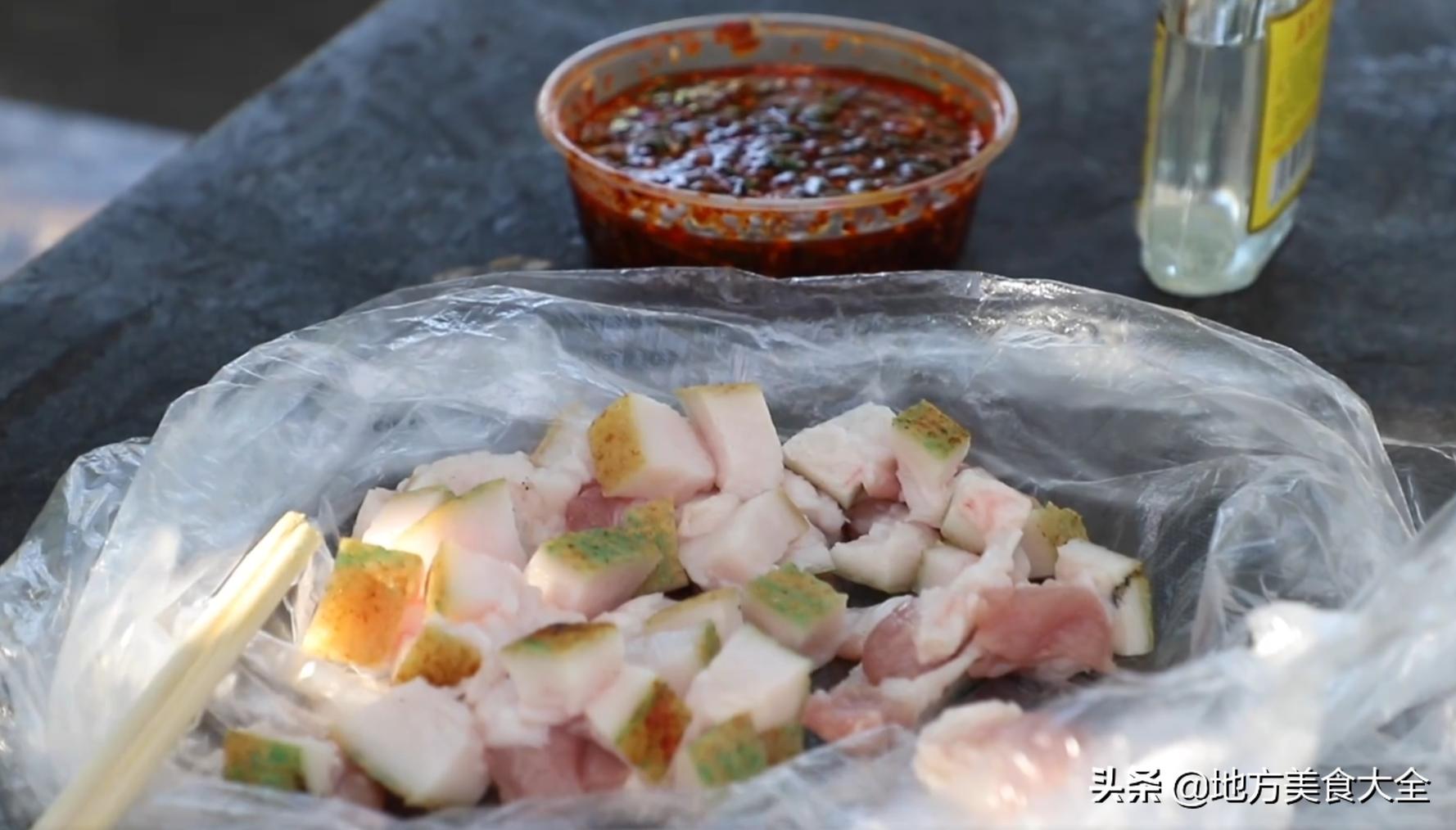 云南虫子美食生吃,原始人野外美食