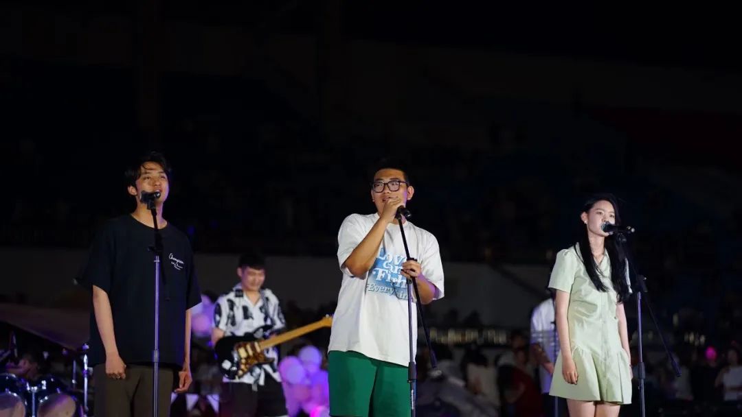 河南大学音乐节,河南科技大学草坪音乐节完整版