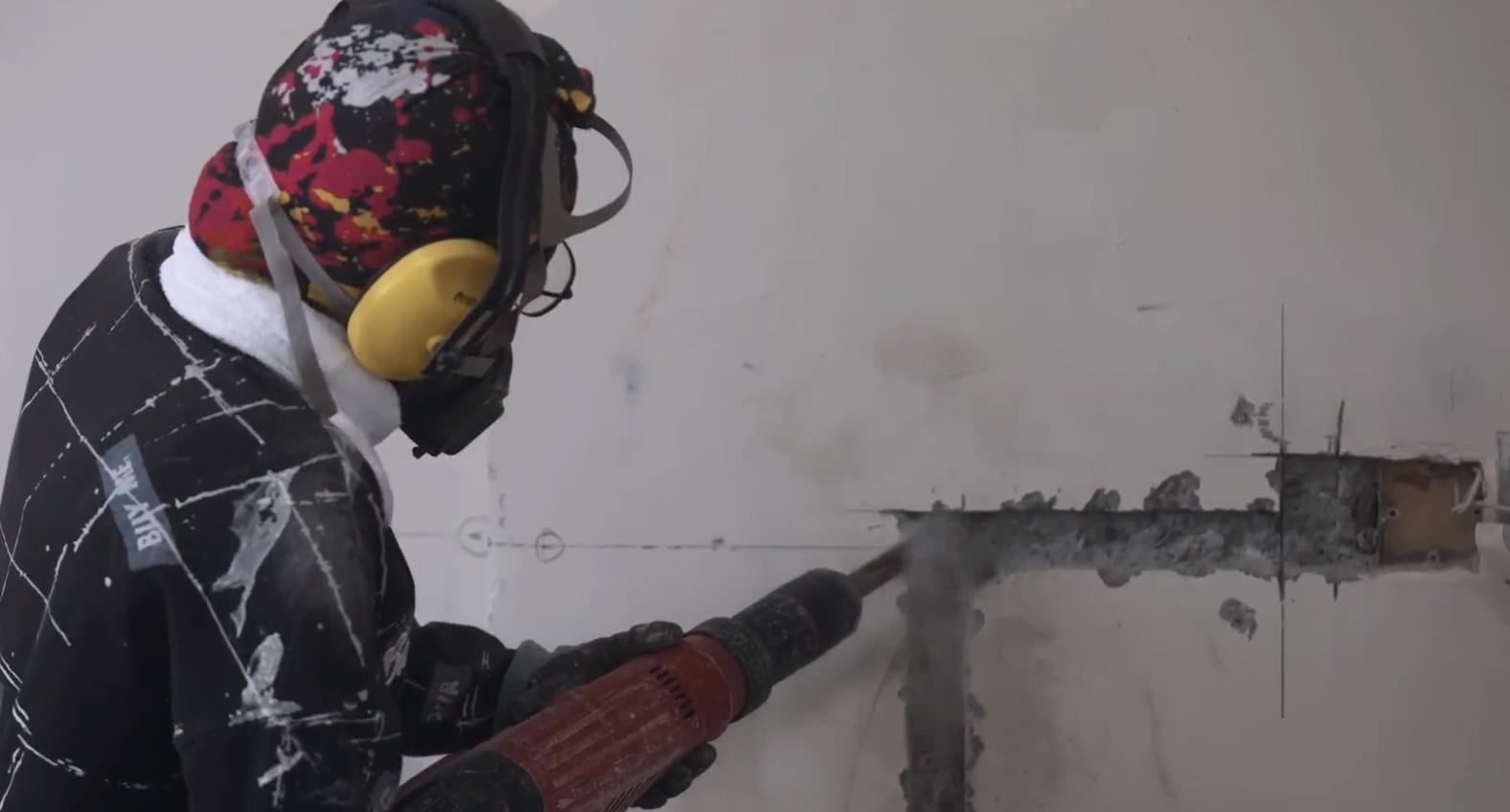 香港90后特效化妆师，移民英国，找不到工作，只能转行成为水电工