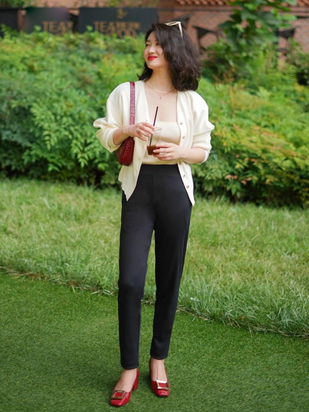 今年最流行的裤子显高显瘦,今年最火阔腿牛仔裤搭配鞋