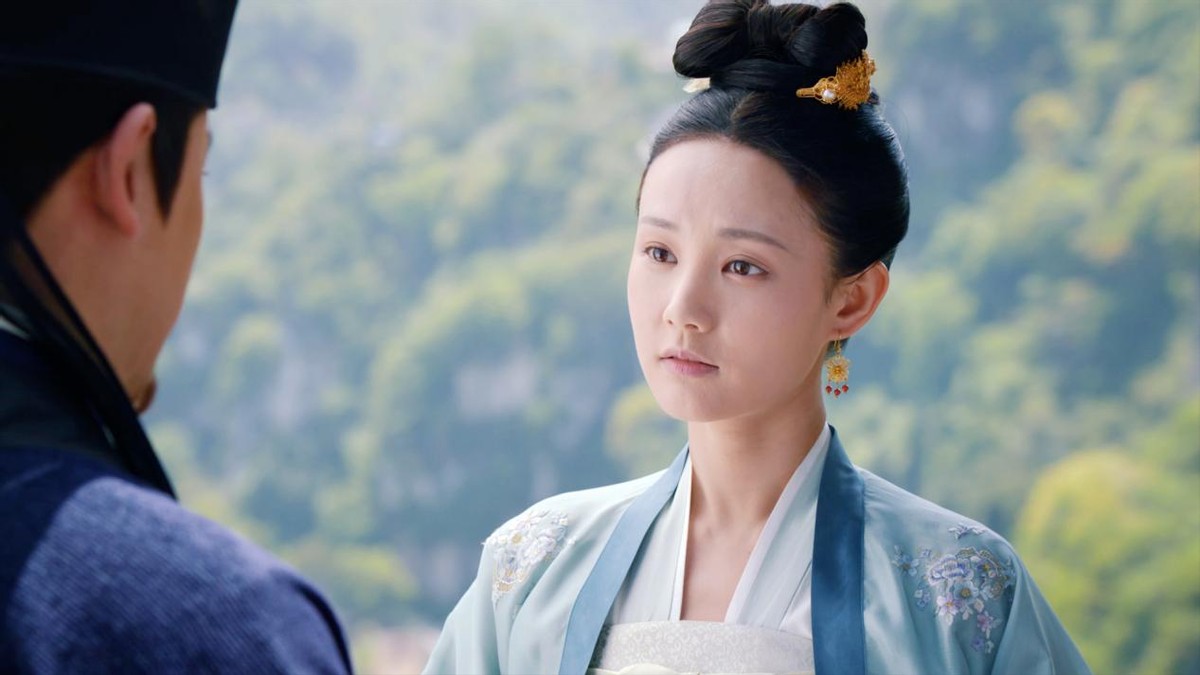 张芷溪白鹿玉楼春,张芷溪和白鹿演的同一个人么