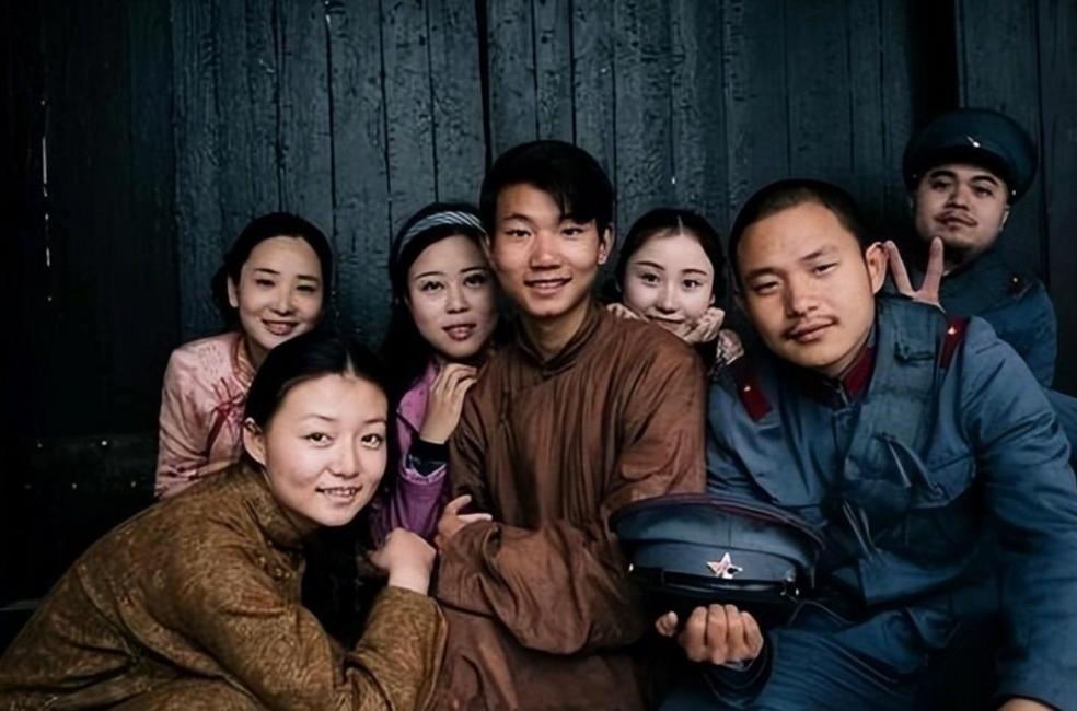 20万横店群演现状美女成群,横店20万女群演