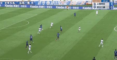 1:1，中超鼎峰战，申花7轮不败，排在榜首，三镇遭遇三连平