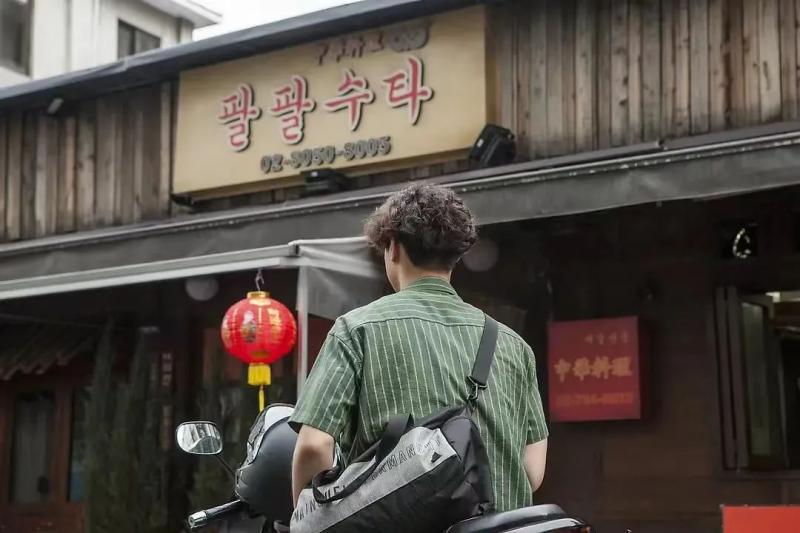 北京白天送快递晚上送外卖赚多少,快递小哥送快递工作