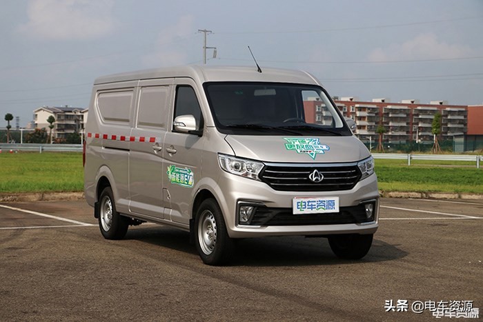 长安跨越星v5五座货箱尺寸,长安跨越星v5和睿行m60哪个货箱大