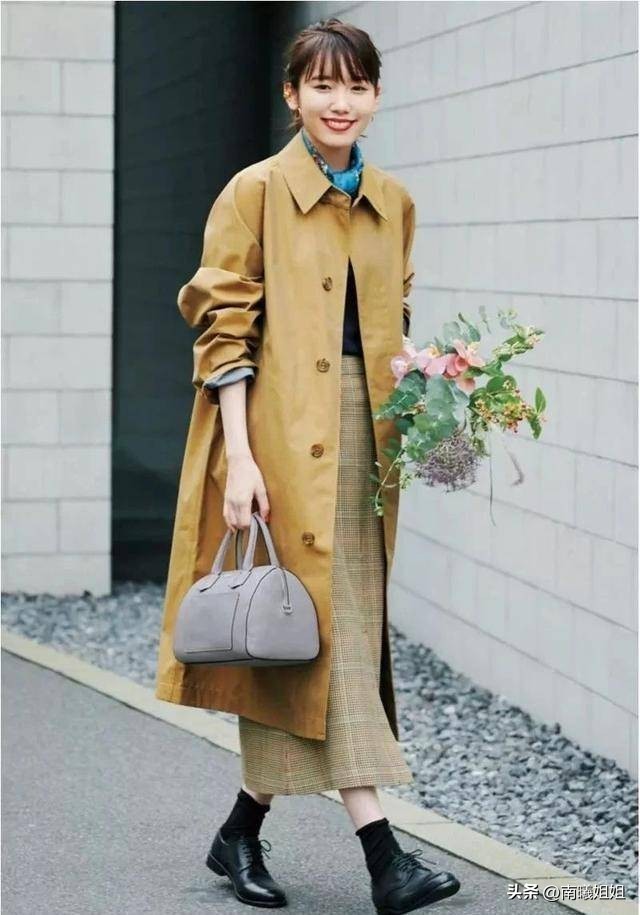 50岁女人穿既优雅又显瘦,日本女士50岁穿搭技巧