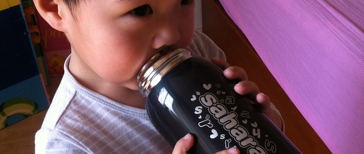 19种保温杯遭央视曝光!重金属析出热水进毒水出,家长需谨慎购买