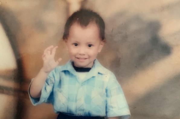 24岁姑娘与85岁老人拍婚纱照,24岁小伙和84岁老奶奶拍婚纱照