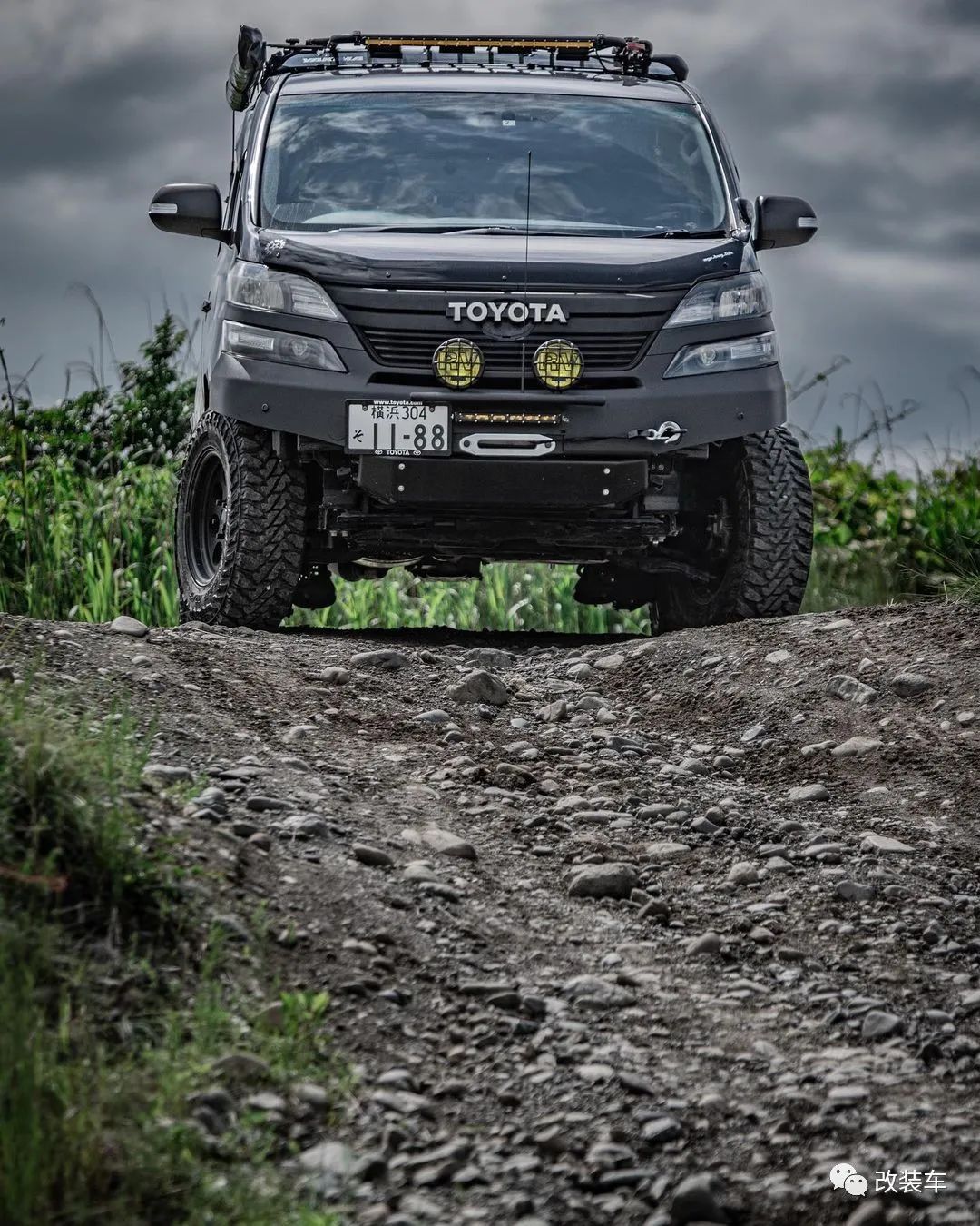 新款丰田威尔法改装,奶爸车改造老霸道