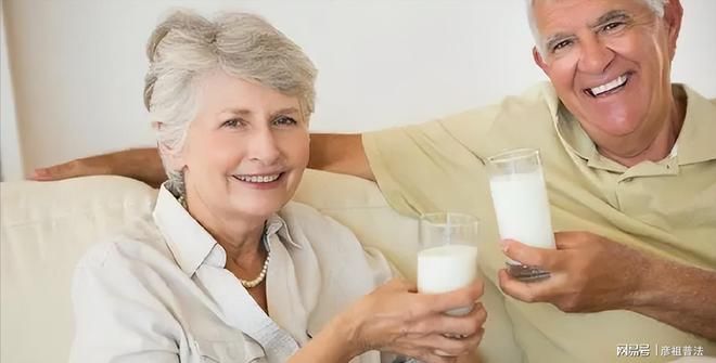 喝牛奶和不喝牛奶老人区别有多大,喝牛奶和不喝牛奶的老人有区别吗