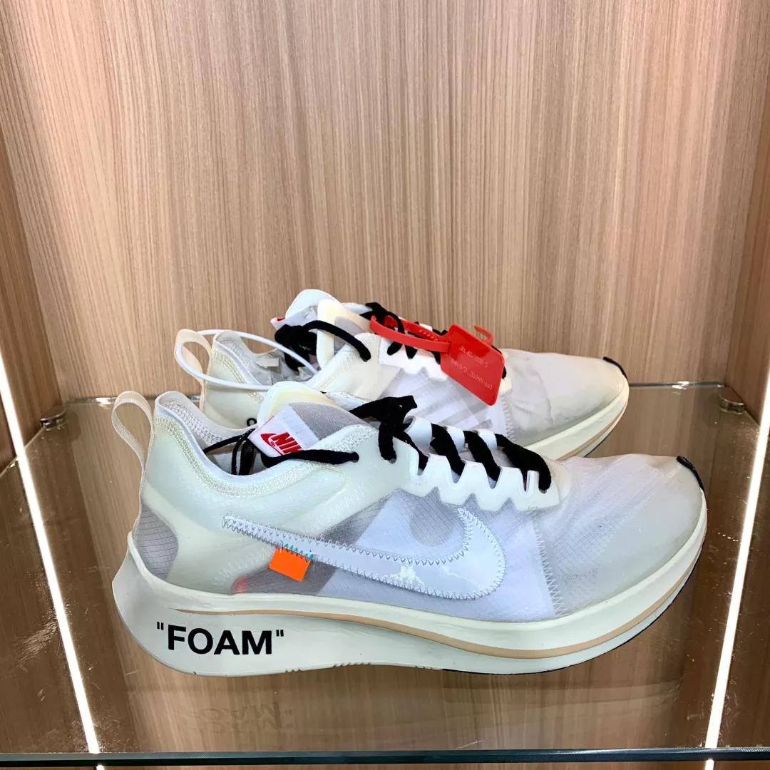 Adidas的boost和Nike的zoom跑鞋技术对比