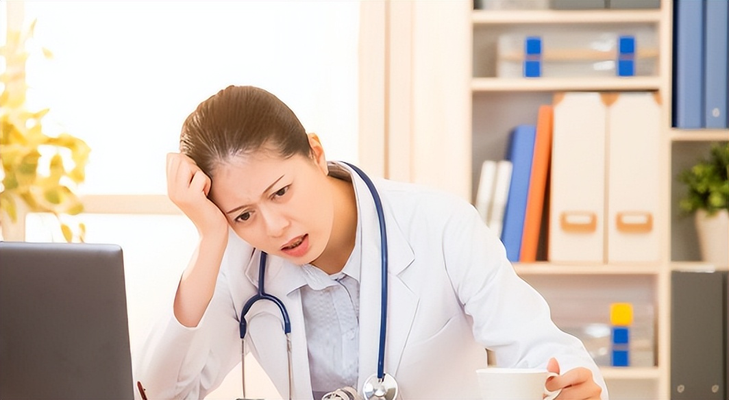 月经“堵”在阴道大半年，积了一瓶矿泉水那么多