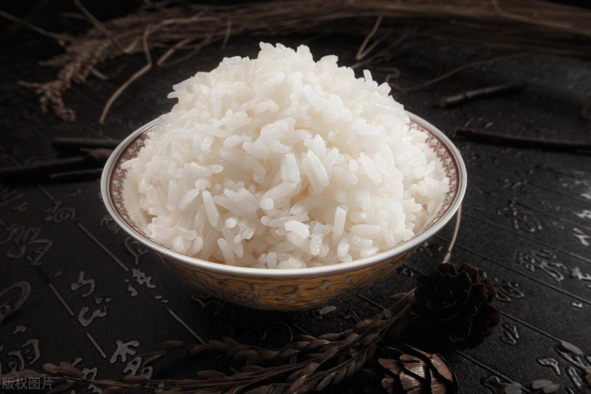 饭店米饭为什么粒粒分明,饭店的米饭为什么那么硬