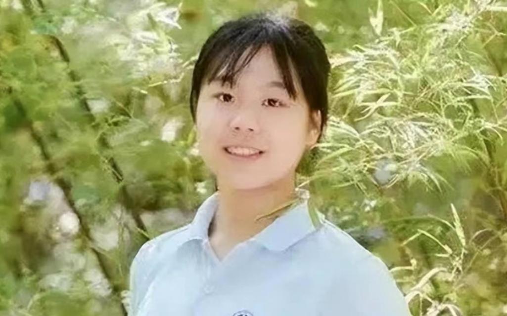 高考第一个跑的女孩一字马,高考后跳一字马