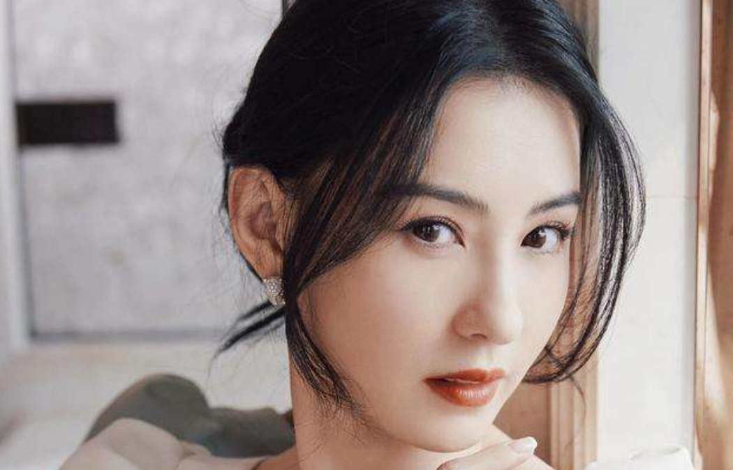 喝利尿剂，洗肠瘦小腹，整骨十次，女明星为了变美简直不要太狠