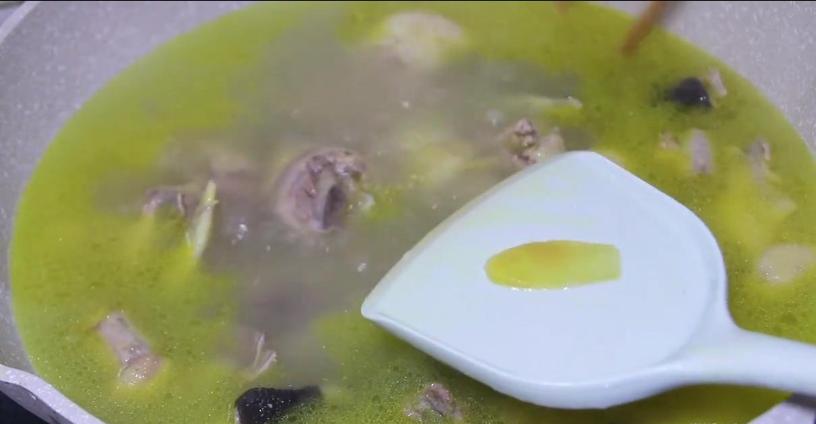 炖鸡汤记住三放三不放,炖鸡汤时牢记3放3不放