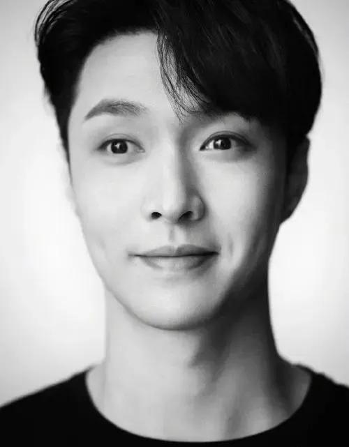 张艺兴sm新合约是什么,张艺兴微博改名