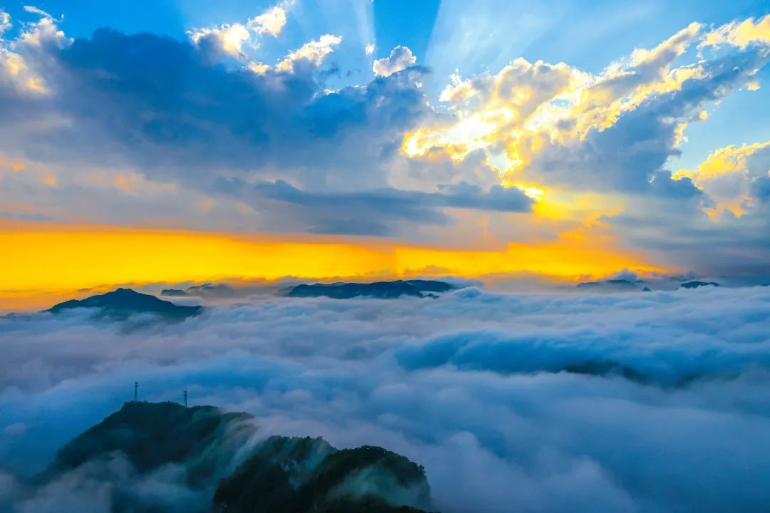 云台山最佳观瀑季,河南云台山看日出观云海