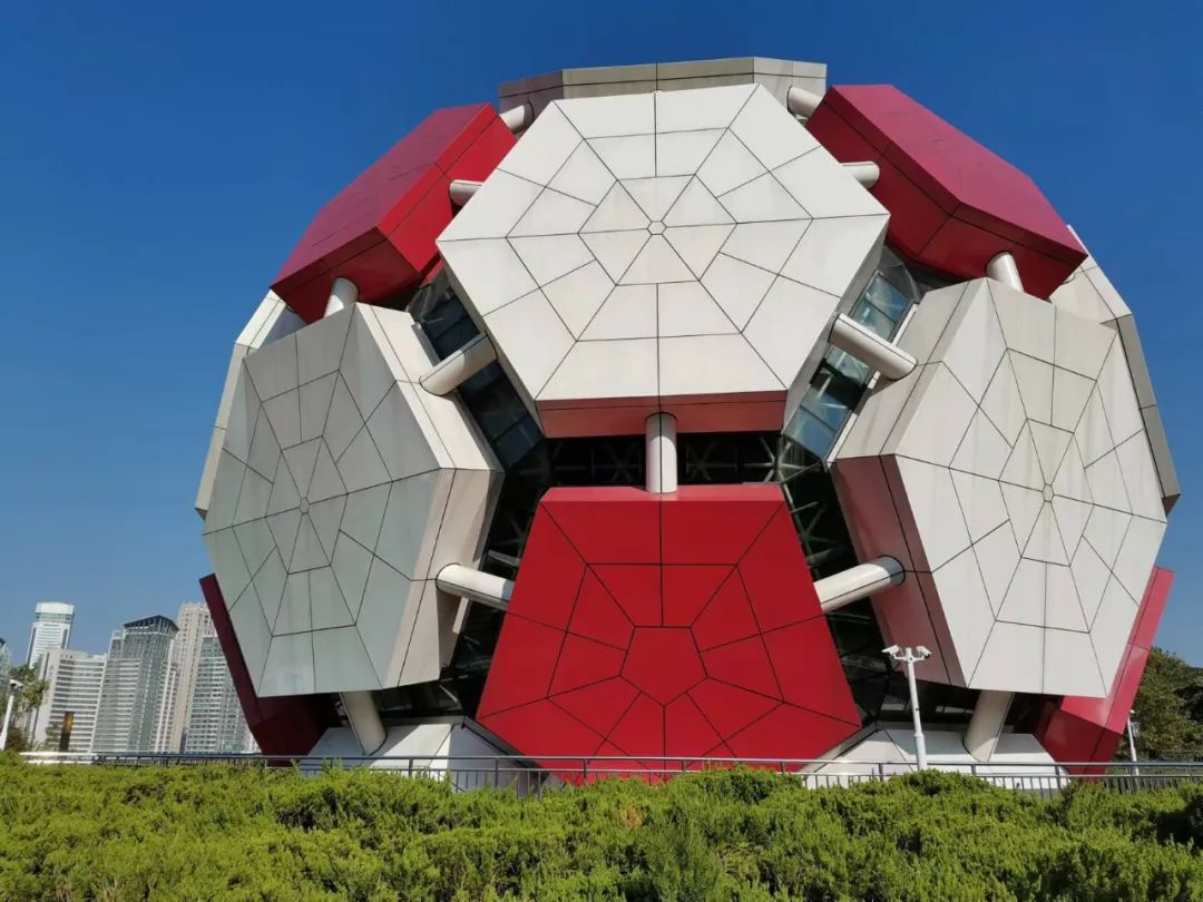 劳动公园的大足球在哪,劳动公园的大足球是干什么的