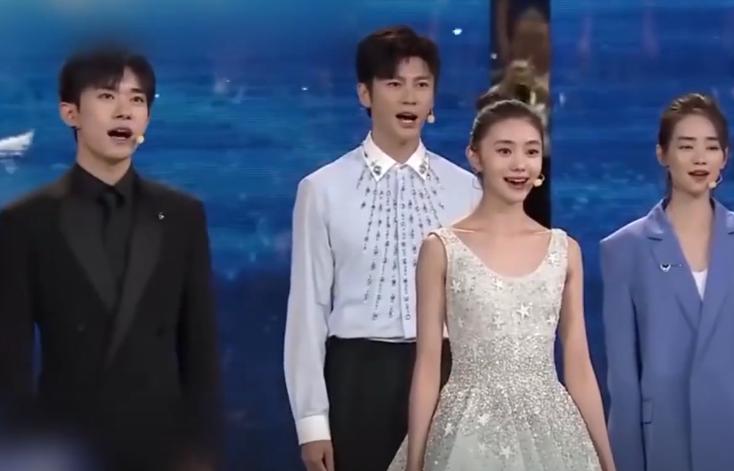 女明星假摔名场面,心机女星假摔