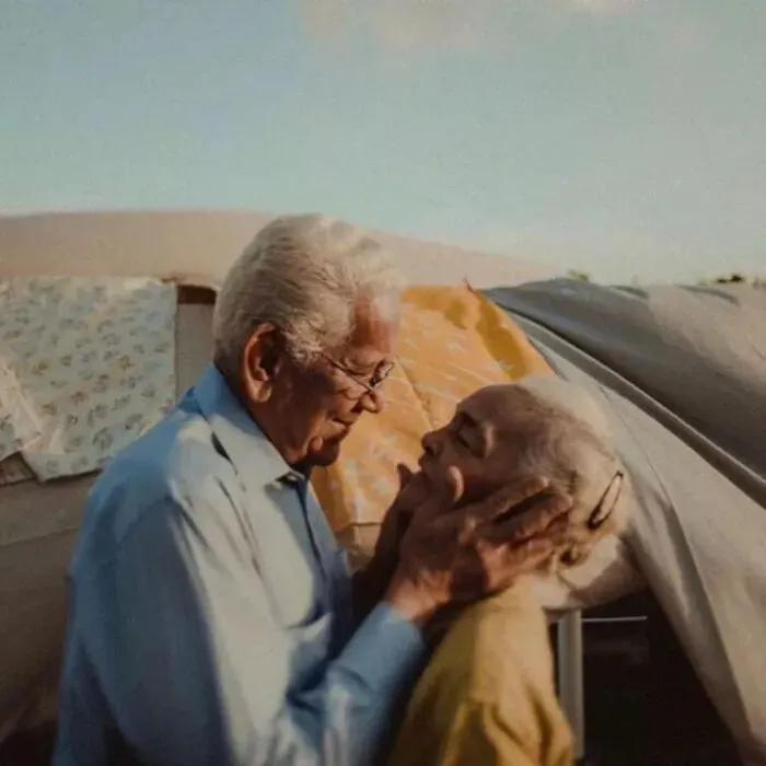 女人好比流水爱她的人要顺着她走再不然就要把流水纳入自己的河道