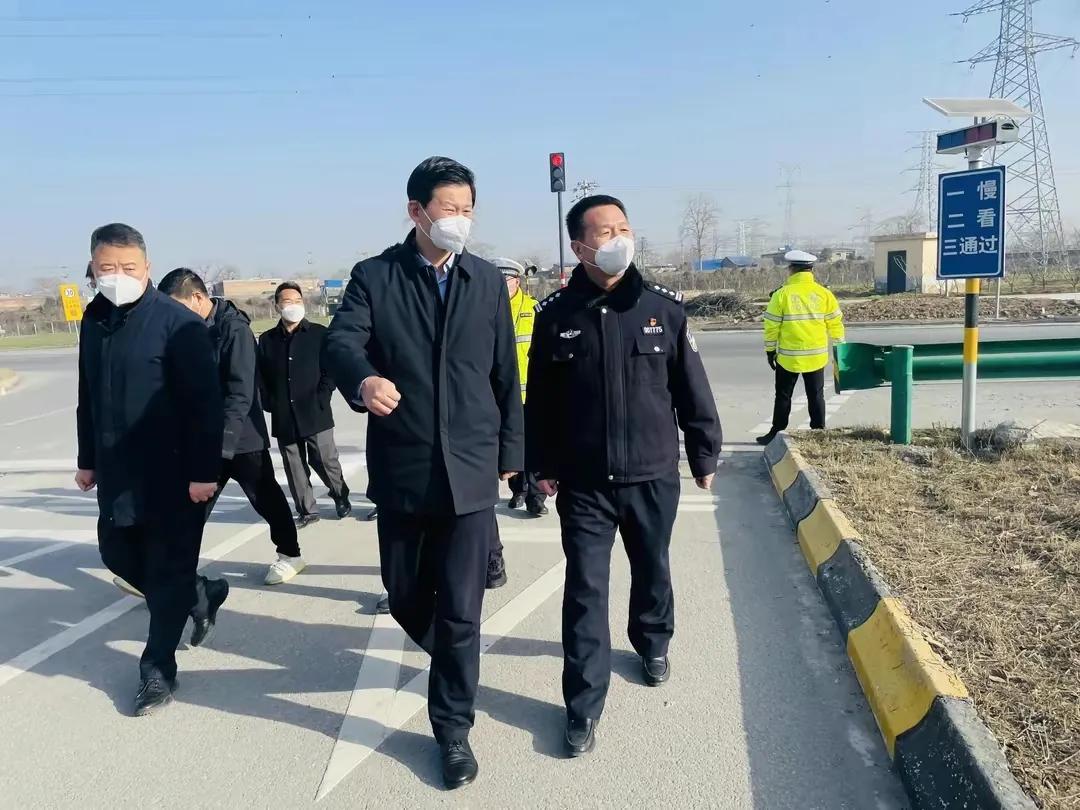公安春节不打烊民警在岗保平安,县交警圆满完成春节安保任务