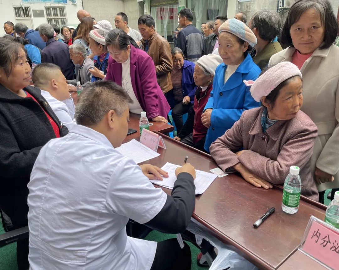 用行动践行初心用担当诠释忠诚——记*安泰**市中心医院援渝医疗队员高健伟